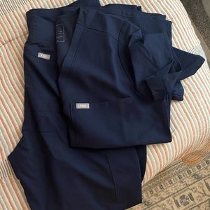 FIGS navy scrub set